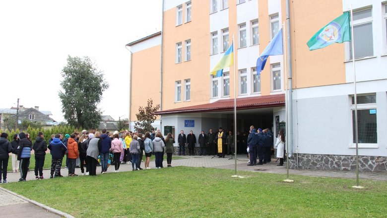 Мемориальную доску памяти Героя Украины Кульчицкого открыли в гимназии Дрогобыча 05
