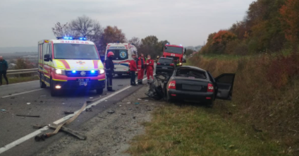 Во Львовской области легковушка влетела в грузовое авто: погибли два человека. ФОТО