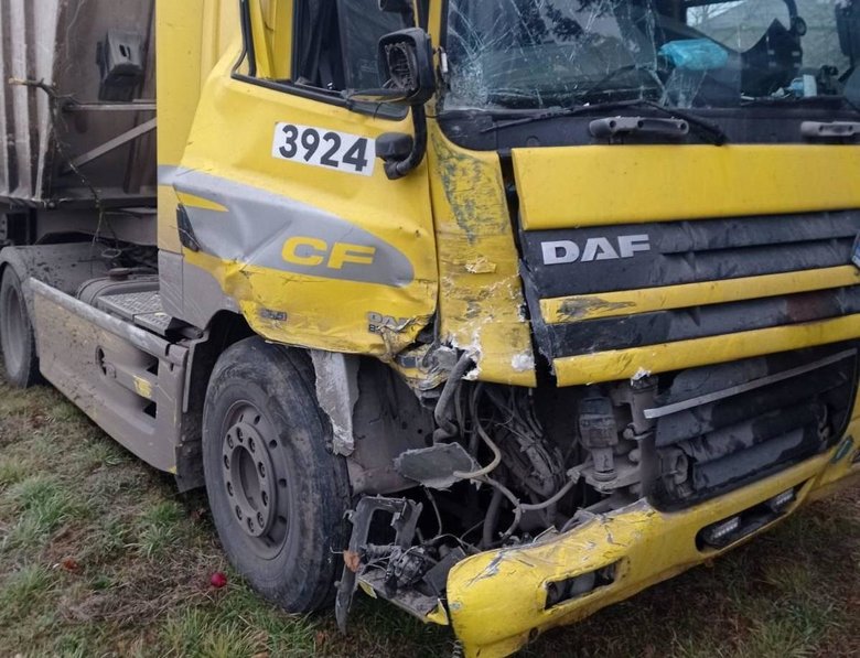 Школьный автобус столкнулся с грузовиком во Львовской области: травмированы 10 человек, из них 9 – дети 02