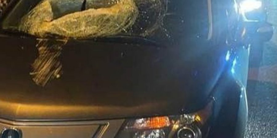 Незакріплена кришка вилетіла з-під коліс автомобіля і влучила у лобове скло іншої машини (Фото: Прокуратура Львівської області)
