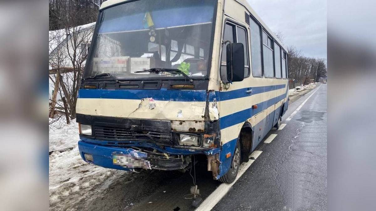 ДТП с автобусом во Львовской области: 4 человека в больнице, в том числе 2 детей