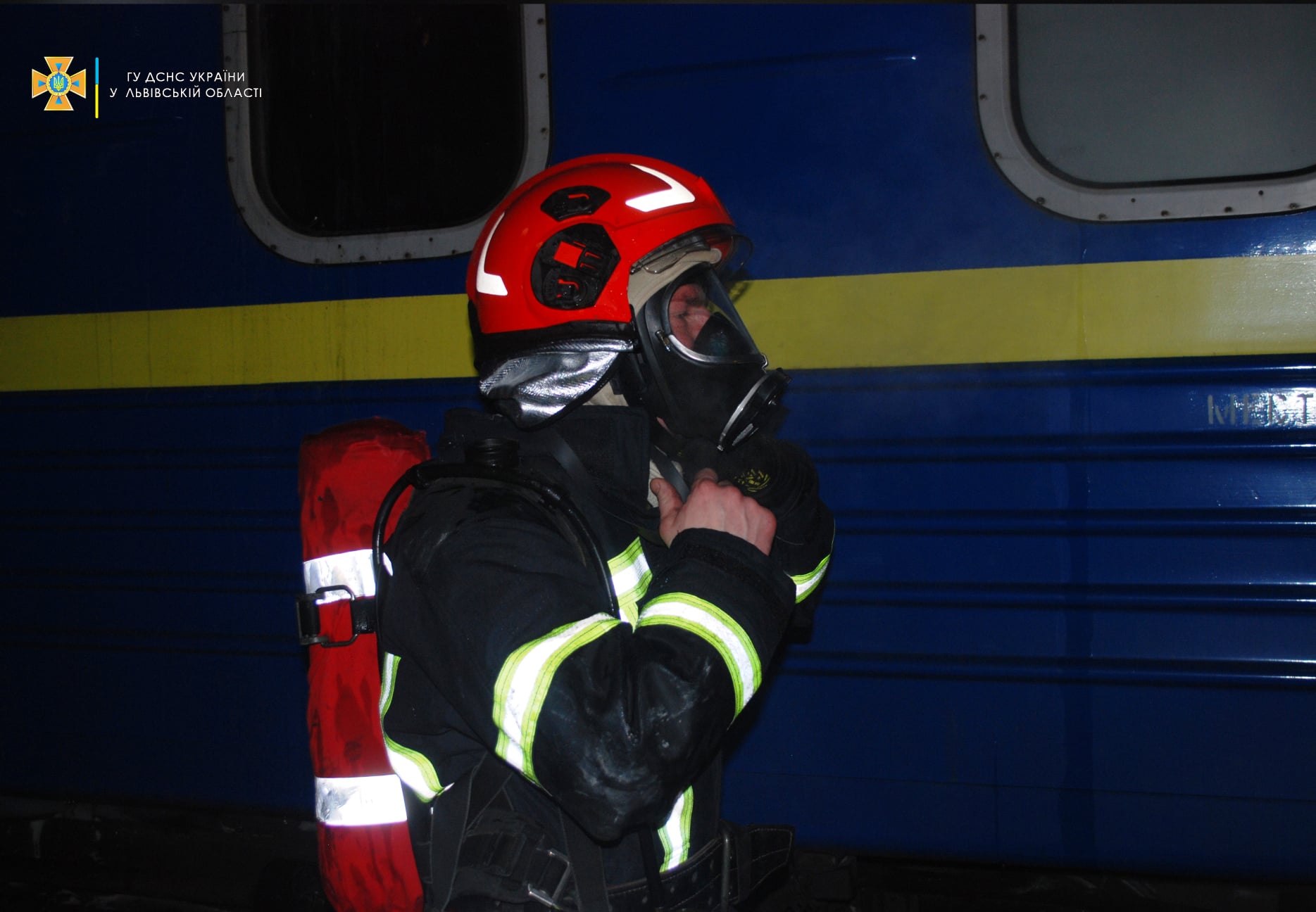 На центральном вокзале Львова загорелся вагон поезда – фото