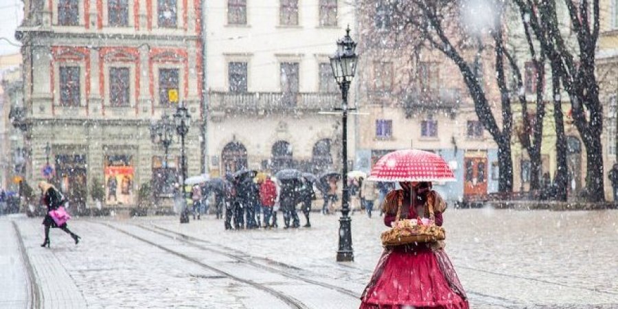 Окрім морозу метеорологи прогнозують у Львові на Різдво ожеледицю і сильні пориви вітру. (Фото: ЛМР)