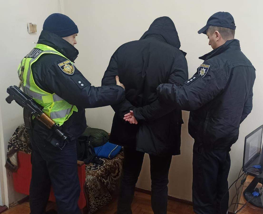 Зарізав односельця: біля Дрогобича поліція за гарячими слідами затримала вбивцю