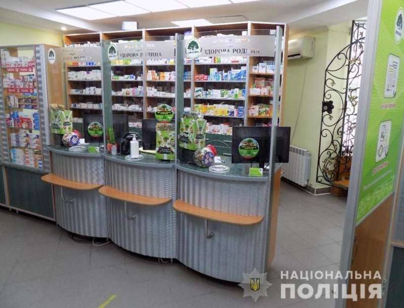 Проник в аптеку: чернівчанин викрав майже 40 тисяч гривень на Львівщині