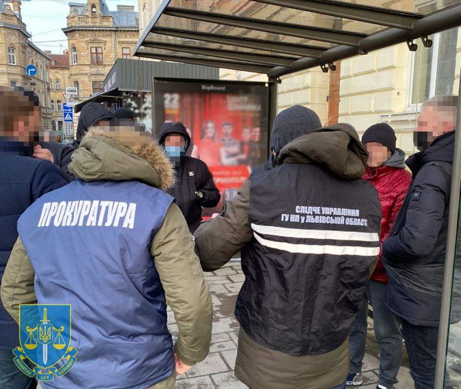 Обіцяв вирішити питання із суддями: у Львові затримали адвоката