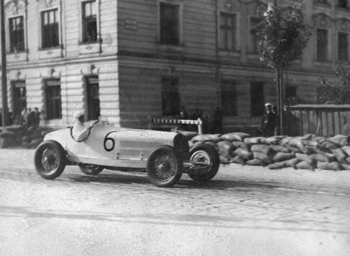 Як проходили перші автомобільні перегони у Львові