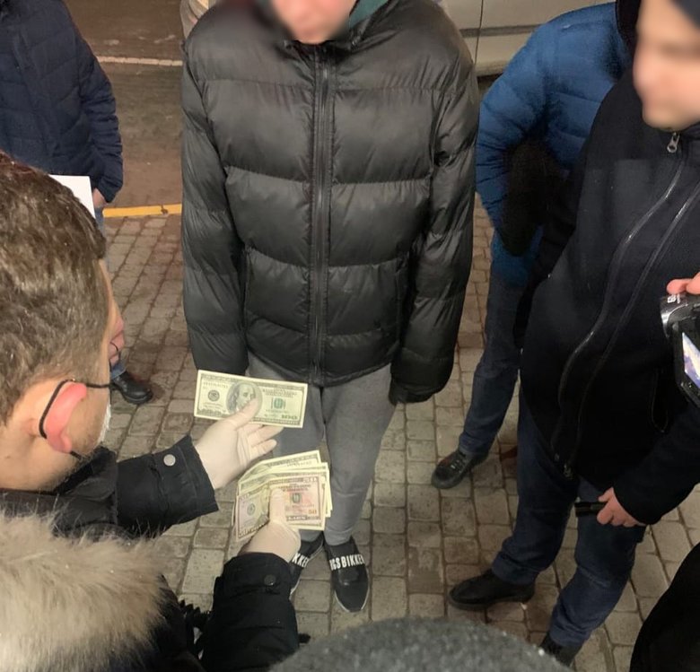 Пограничник задержан в Львовской области на взятке 700 долл., - ГНСУ 02
