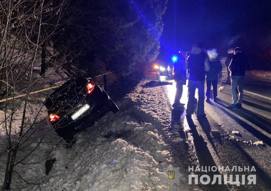 На Львовщине автомобиль насмерть сбил пешехода