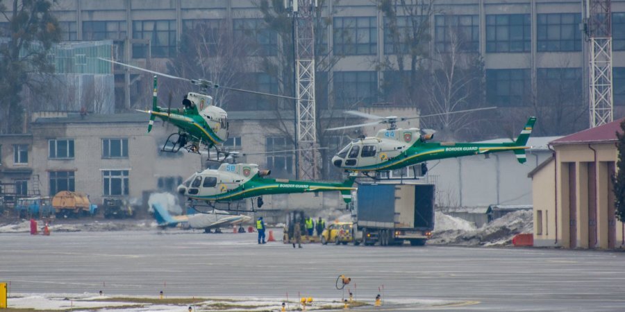 Три гвинтокрила приземлились у львівському аеропорту (Фото:Олександр Тренін Facebook)