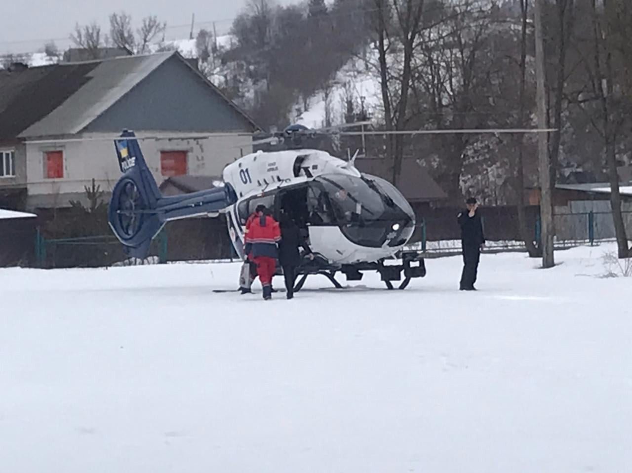 На Львівщині вертоліт переніс пацієнтку
