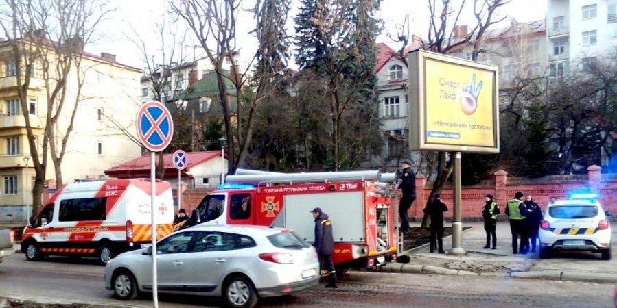 Через дим, що піднімався від будівлі, на місце викликали співробітників ДСНС (Фото:Igor Zinkevych/Facebook)