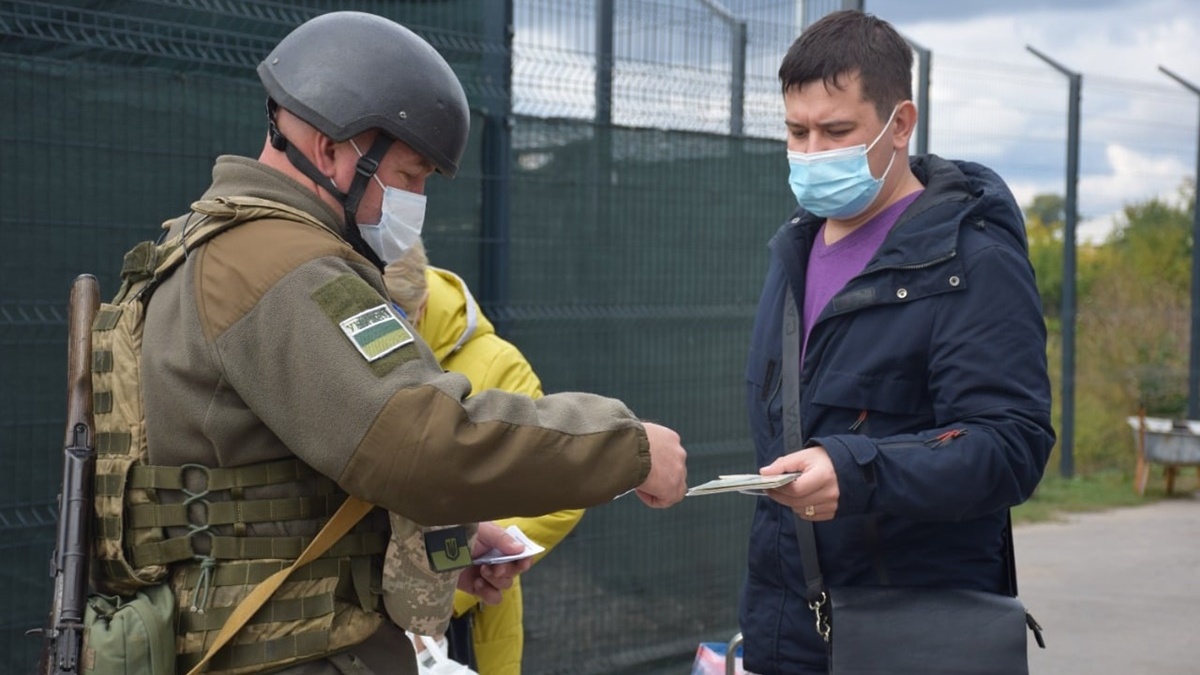 Эвакуированных во Львовскую область мужчин просят прийти в военкоматы и встать на учет