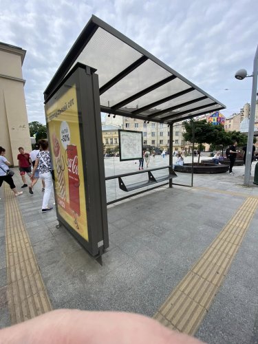 Зупинка на площі Митна. Фото — Христина Войтинська