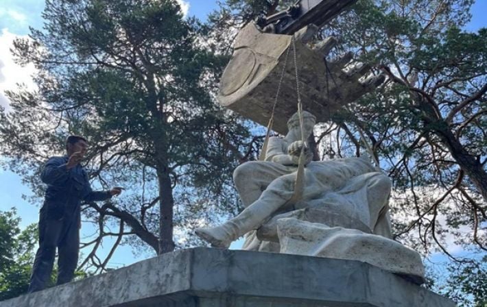 Родину-мать под Львовом предлагают заменить памятником чебуреку
