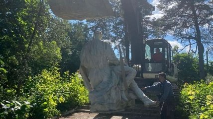 Пам’ятник "Батьківщина-матір" у Львівській області
