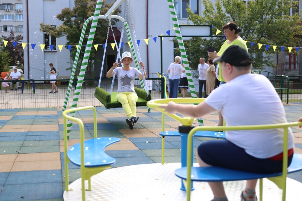 ВоЛьвове появился уникальный парк развлечений для детей с инвалидностью: как он выглядит