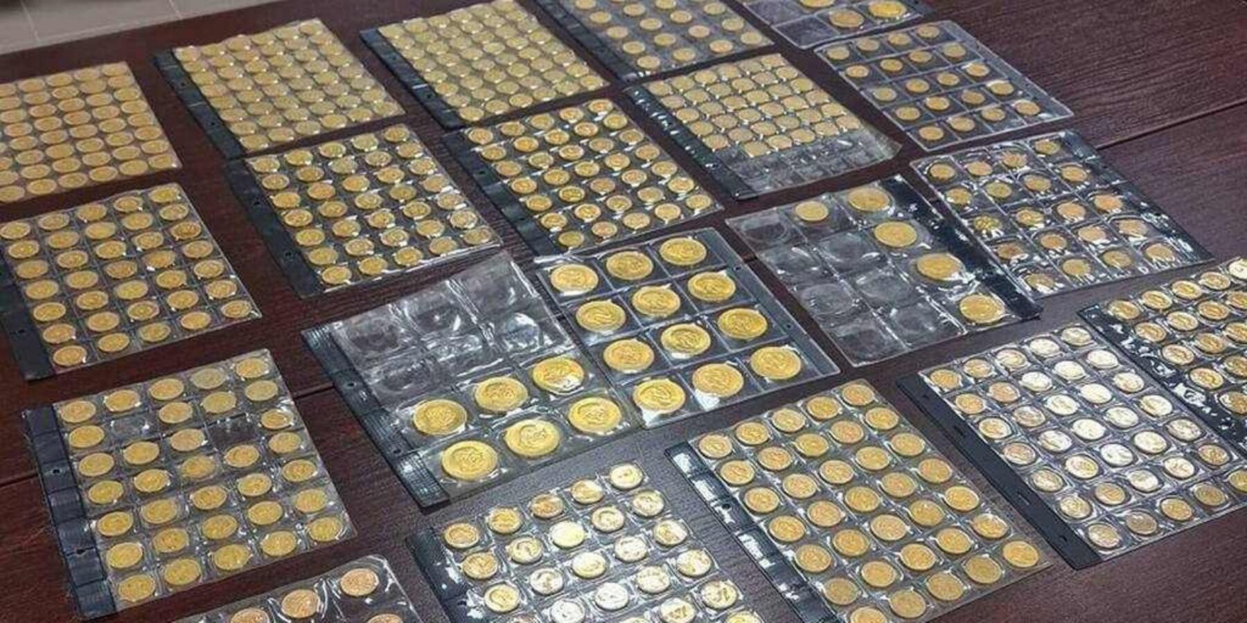 68-річна жінка обклеїла себе монетами на 12 млн гривень, щоб незаконно вивезти їх зі Львова