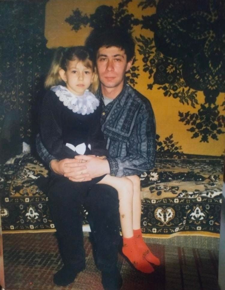 Кирильчук вместе со своей еще маленькой дочерью Анастасией