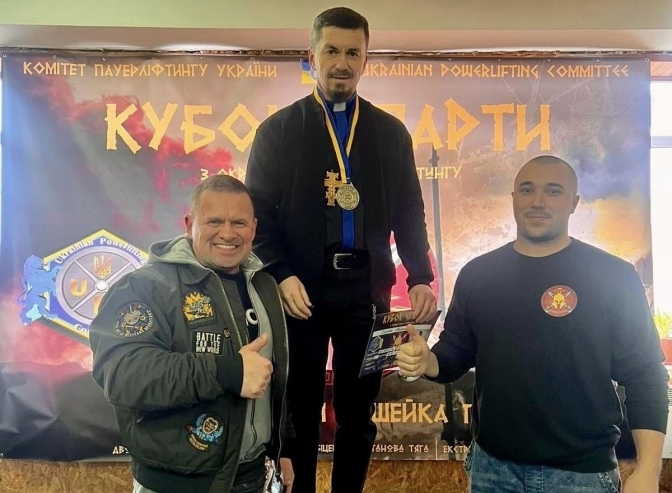 Монах зі Львівщини встановив рекорд України із пауерліфтингу у жимі лежачи