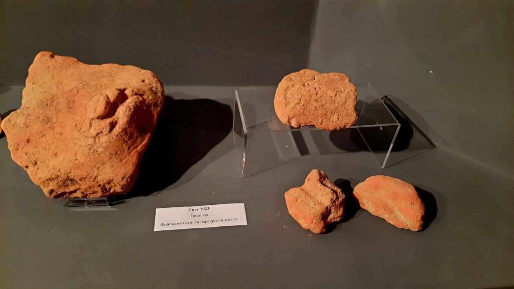 Українські науковці показали артефакти трипільської культури, знайдені на Львівщині та Прикарпатті