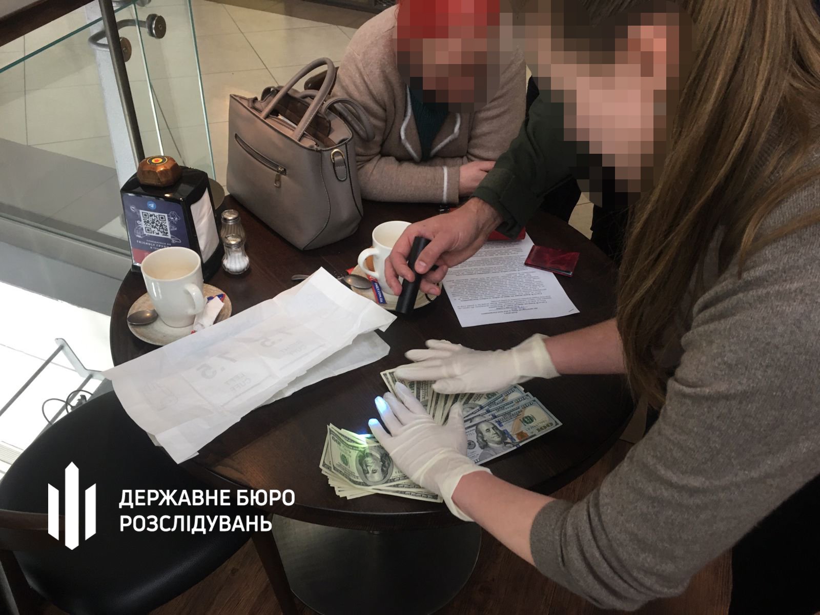 ДБР викрило злочинну схему у Львові: лікарі за хабарі підробляли інвалідність військовозобов'язаним 3