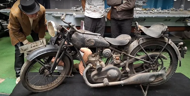 Закопали в землю під час Другої світової землі: на Львівщині знайшли рідкісний німецький мотоцикл 