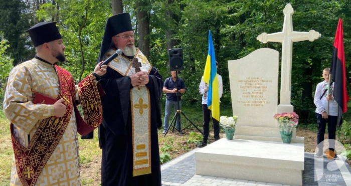 В Моршинській громаді освятили відновлений пам’ятник прадіду Степана Бандери