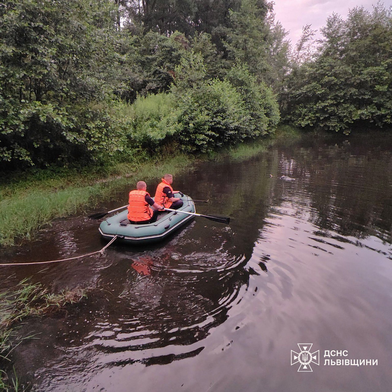 На Львівщині рятувальники витягнули із озера тіло ще одного потопельника